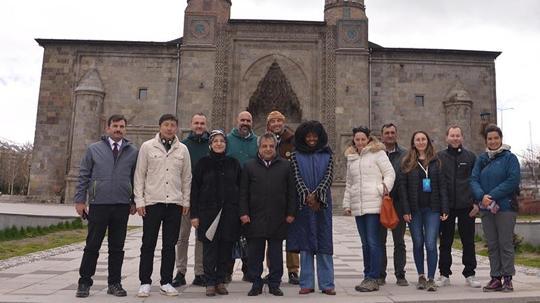 İpek Yolu Kervanı, yolculuğuna Erzurum'dan başladı