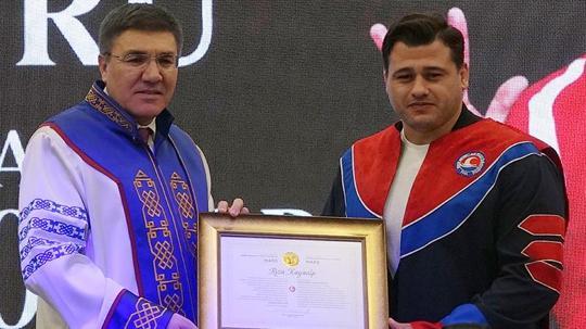 Milli güreşçi Rıza Kayaalp'e fahri doktora ünvanı