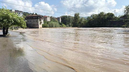 Bartın Irmağı'nda su seviyesi 2 metre yükseldi