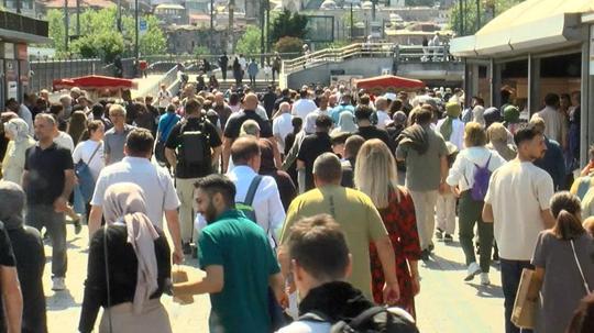 Kurban Bayramı öncesi Eminönü'nde yoğunluk oluştu