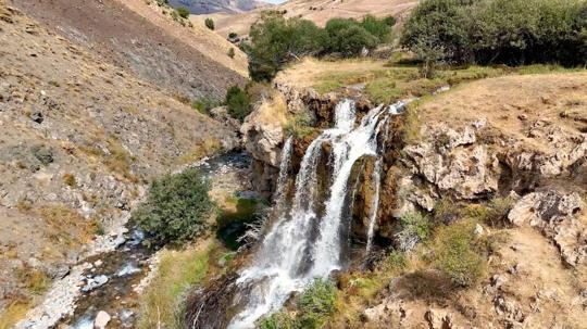Erzincan’da 2 bin metre rakımda saklı kalan Konarlı Şelalesi