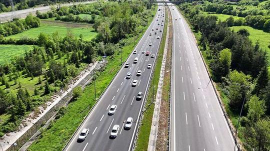 Anadolu Otoyolu'nun Bolu geçişinde trafik yoğunluğu