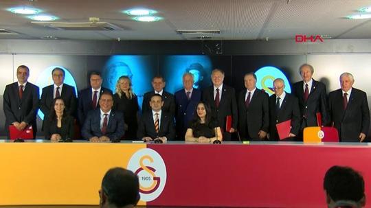 Galatasaray'da başkan Dursun Özbek ve kurulları mazbatalarını aldı