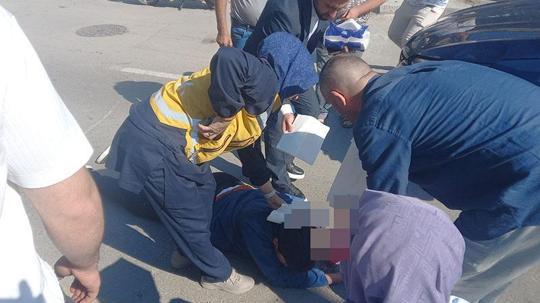 112 çalışanı mesai sonrası evine giderken kazayı görüp, yaralıya müdahale etti