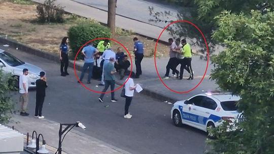 Adliye binasını görüntüleyen kişiler kendilerini uyaran polise saldırdı: 4 gözaltı