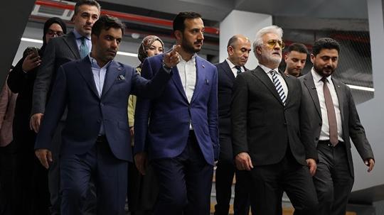 Tamer Karadağlı ‘Alev Alatlı Şehir Kütüphanesi ve Tiyatro Binası’nı ziyaret etti