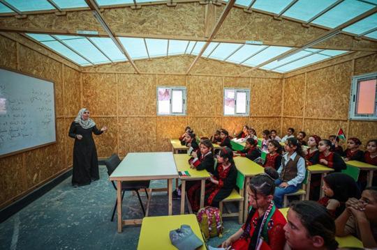 İHH Gazze’de sahra okulu açtı