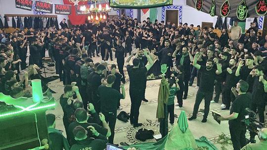 Kars’ta yüzlerce kişi ağıtlar yakıp, sine vurarak Kerbela şehitlerini andı