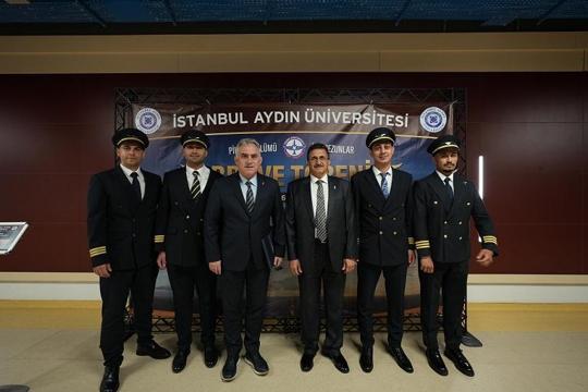 İstanbul Aydın Üniversitesi’nde 23 pilot bröve alarak mezun oldu