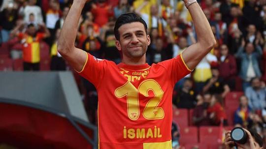 Göztepe'de İsmail Köybaşı'ndan futbola veda