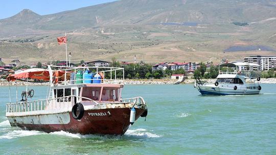 Van Gölü’nde inci kefaline sıkı koruma