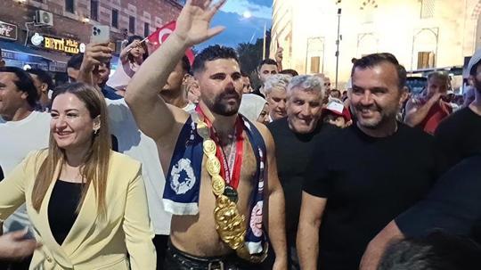 Kırkpınar başpehlivanı Erkan Taş, hamam geleneğini sürdürdü