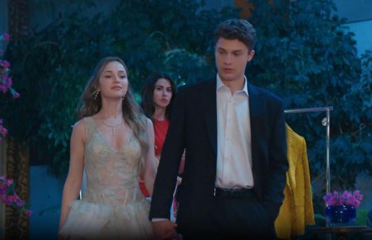 Daha 17’de Aras ve Leyla’nın aşk oyunu