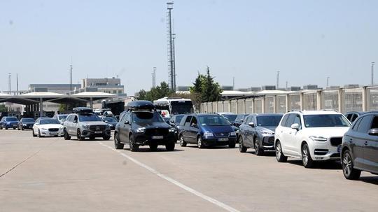 Gurbetçilerin Kapıkule'den ana vatana girişleri sürüyor