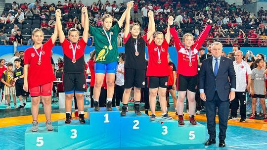 Bakan Bak: Bu gençlerin içinden Avrupa, dünya ve olimpiyat şampiyonları çıkacak