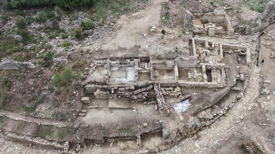 Aspendos'ta 2 bin yıllık 'Tiyatro Caddesi' gün yüzüne çıktı