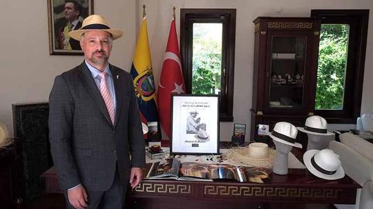 Ekvador Büyükelçisi Vintimilla Vega’nın şapka koleksiyonunda Atatürk'e vefa