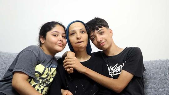 3 çocuk annesi, 11 yılda 35 ameliyat geçirdi; son ameliyatı olmazsa dili alınacak