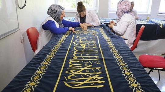 3'üncü Selim'in türbesinin örtüsü, Diyarbakır'da ilmek ilmek işleniyor