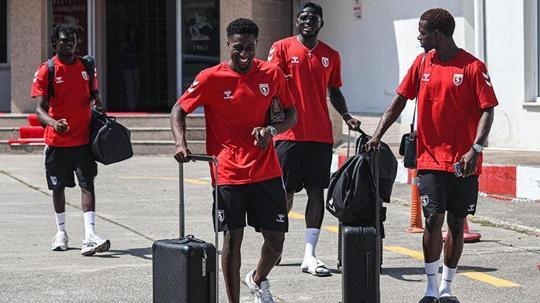 Samsunspor, Kasımpaşa ile oynayacağı iki hazırlık maçı için İstanbul'a gitti