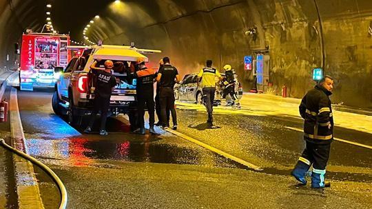 Bolu Dağı Tüneli’nde alev alan otomobil yandı