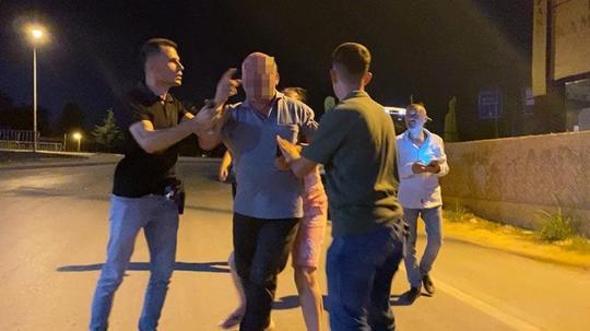 Alkollü ve ehliyetsiz sürücüye 190 bin TL ceza; gazetecilere mermer fırlattı