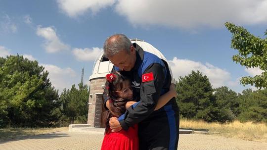 Böbrek hastası Zehra’nın Alper Gezeravcı ile tanışma hayali de gerçek oldu