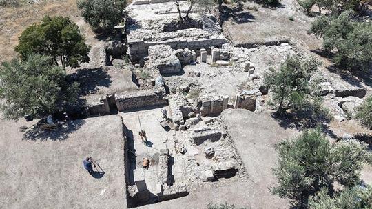 Antik hamamda soğuk su havuzları ve soyunma mekanı gün yüzüne çıkarılıyor