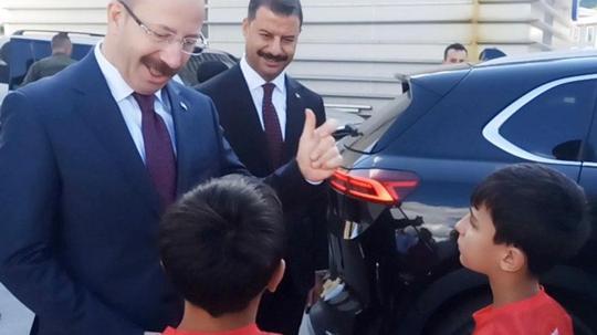 ‘Stadın ışıkları yanmıyor' diyen çocuklara validen esprili yanıt