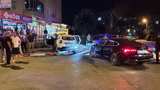 Otomobil polis aracıyla çarpıştı: 2 polis yaralı