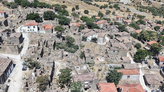 Zamanın gözde yerleşim yeri ‘Dereköy’, hayalet köyü andırıyor