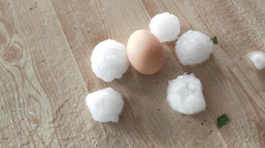 Osmaniye'de yumurta büyüklüğünde dolu yağdı
