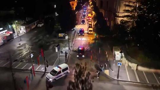 Beşiktaş’ta dron destekli huzur uygulaması: Aranan 5 kişi yakalandı, 26 araca 209 bin 720 lira ceza kesildi