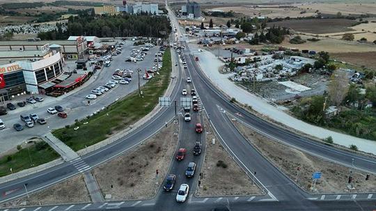 Edirne’de tatilciler sahillerden dönüşte uzun araç kuyrukları oluşturdu