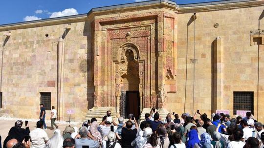 Tarihin taşla yazılmış şaheserinde 'gölge' turizmi