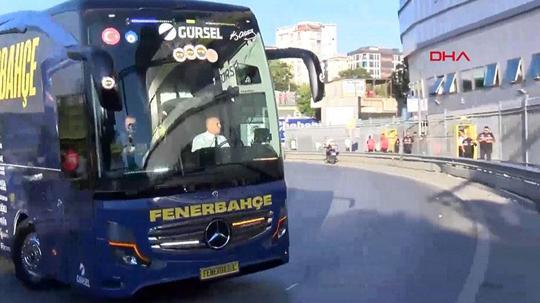 Fenerbahçe ve Beşiktaş kafileleri stadyuma ulaştı