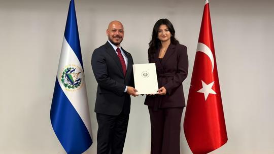 El Salvador, 23 yaşındaki Deveci’yi fahri konsolos olarak atadı