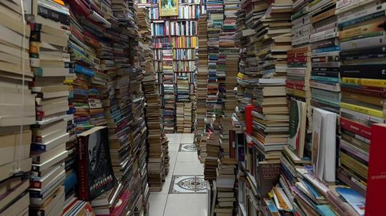 Dijital çağda sahaflık; 45 metrekarelik dükkandaki 35 bin kitap okuyucusunu bekliyor