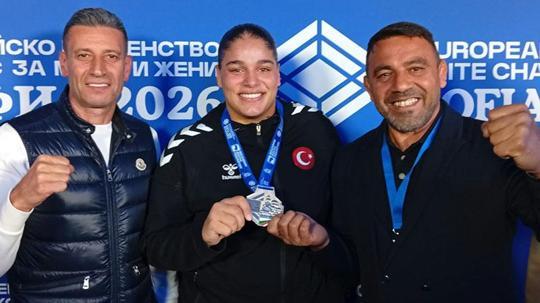 Avrupa Boks Şampiyonası'nda dereceye giren milliler madalyalarını aldı