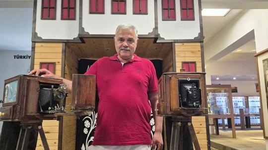 Fotoğrafçı babasından kalan 100 yıllık makinelerin tamiri için Almanya'dan Malatya'ya geldi