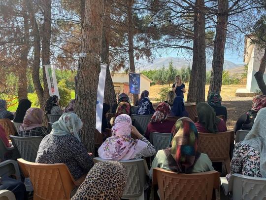 TİKAV, 'Kuşaktan Kuşağa Konuşuyoruz’ projesiyle kırsaldaki kadınlarla buluştu