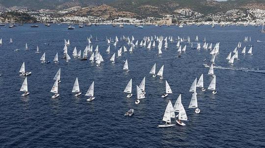 ILCA U21 Avrupa Şampiyonası Bodrum’da renkli görüntülerle başladı