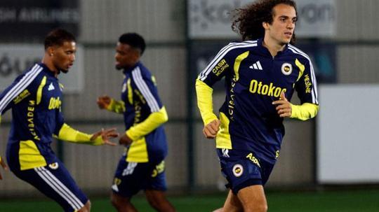 Galatasaray maçının hazırlıklarını tamamlayan Fenerbahçe derbi öncesinde kampa girdi