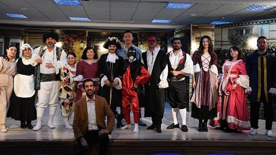 Sahneledikleri oyunun geliriyle ilkokulu baştan sona yenilediler