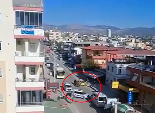 Önce komşusu anne ve oğlunu, ardından büfeciyi öldürdü; vurularak yakalandı