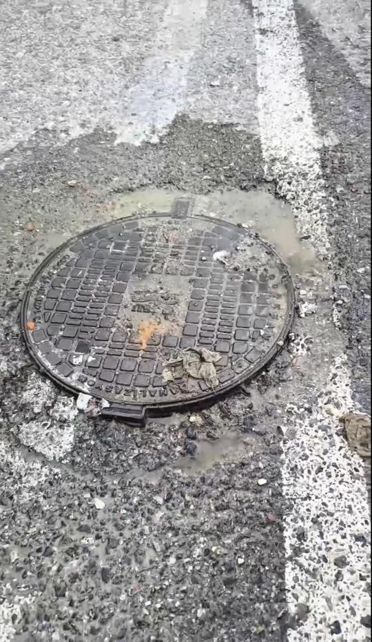 3 motosiklet ve otomobilin karıştığı kaza kask kamerasında