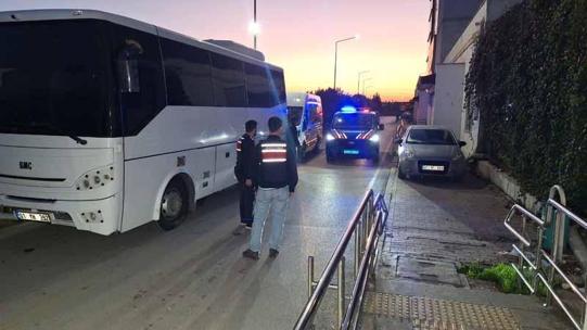 Çukurova Belediyesine operasyonda gözaltına alınan 49 şüpheli adliyede