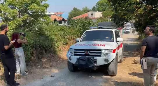 Ormanda yürüyüş yaparken kayalıklardan düşüp ayağı kırıldı, 4 saatte kurtarıldı