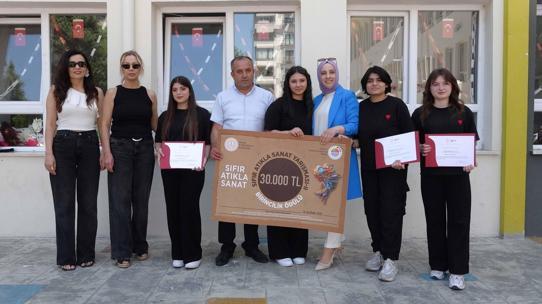 Öğrencilerin atık malzemeler ile yaptıkları Nikola Tesla tablosu Türkiye 1incisi oldu