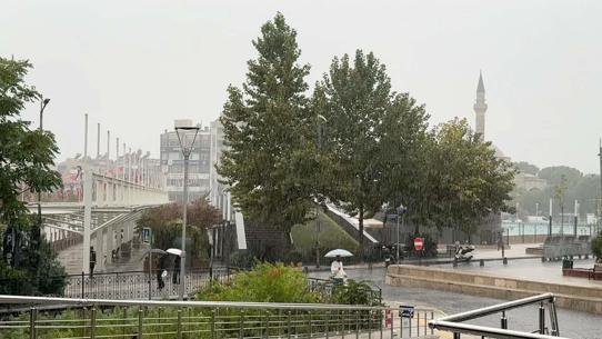 Aydında sağanak nedeniyle bazı yollar suyla doldu